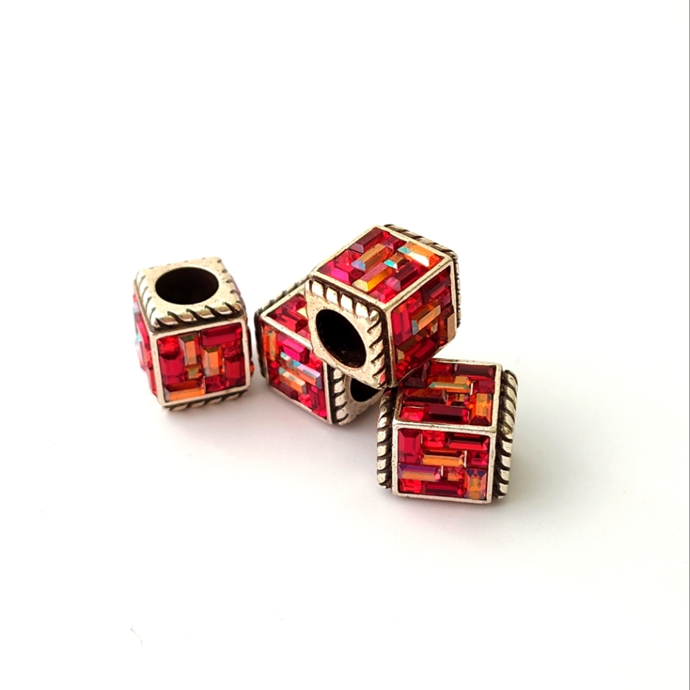 Brighton St Michel Cube Bead